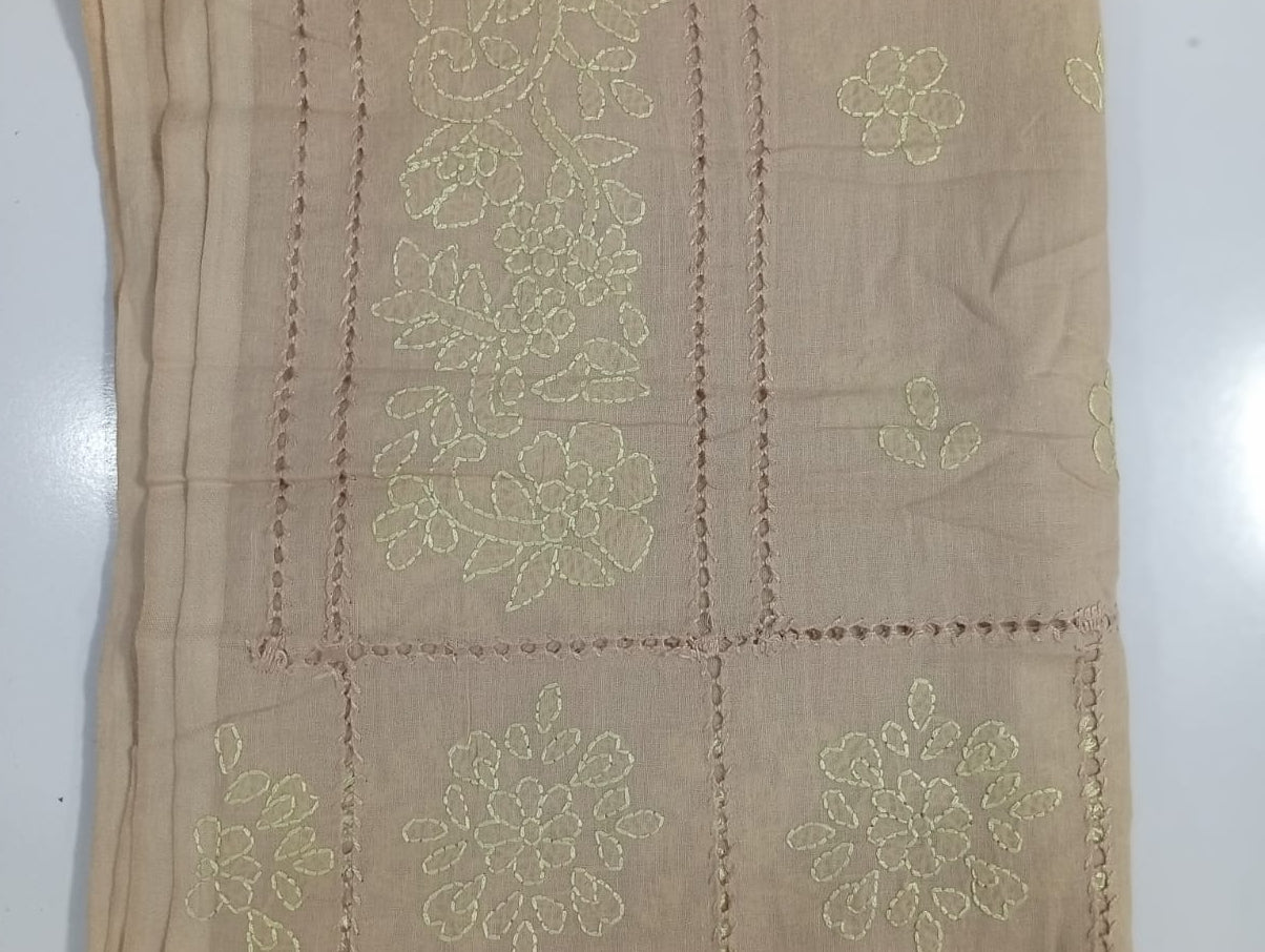 Handmade Shawl with Traditional Embroidery – Elegant Ladies Chadar
