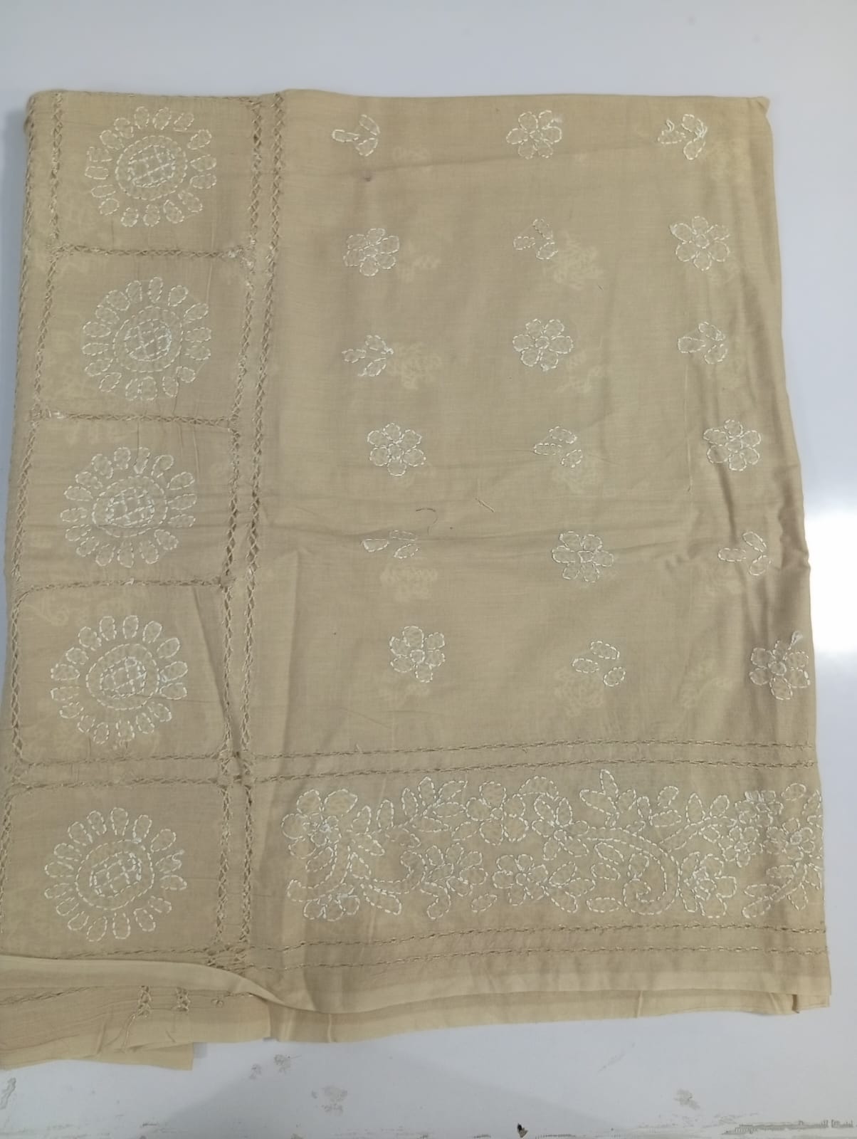 Handmade Shawl with Traditional Embroidery – Elegant Ladies Chadar