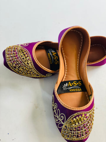 Multani Khussa wd Handmade tilla work available in purple nd black