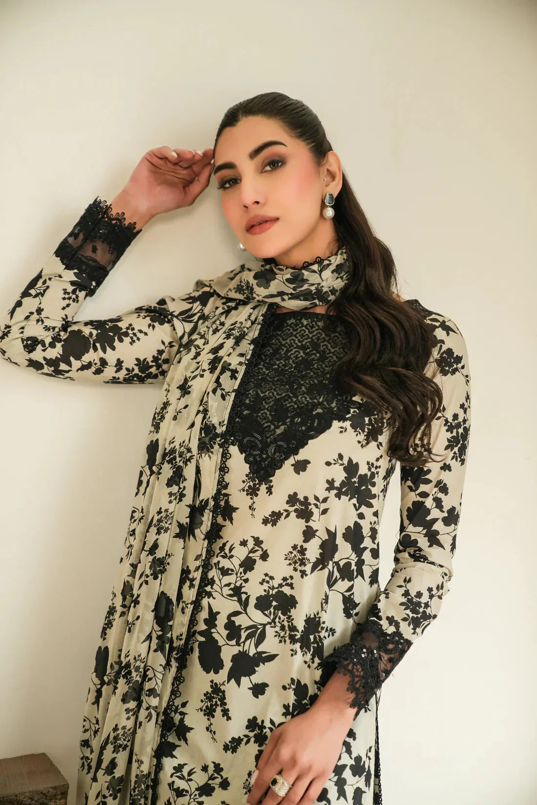 ANEELA'S BLACK AND WHITE DIGITAL PRINTED LAWN wd Embroidered Patches