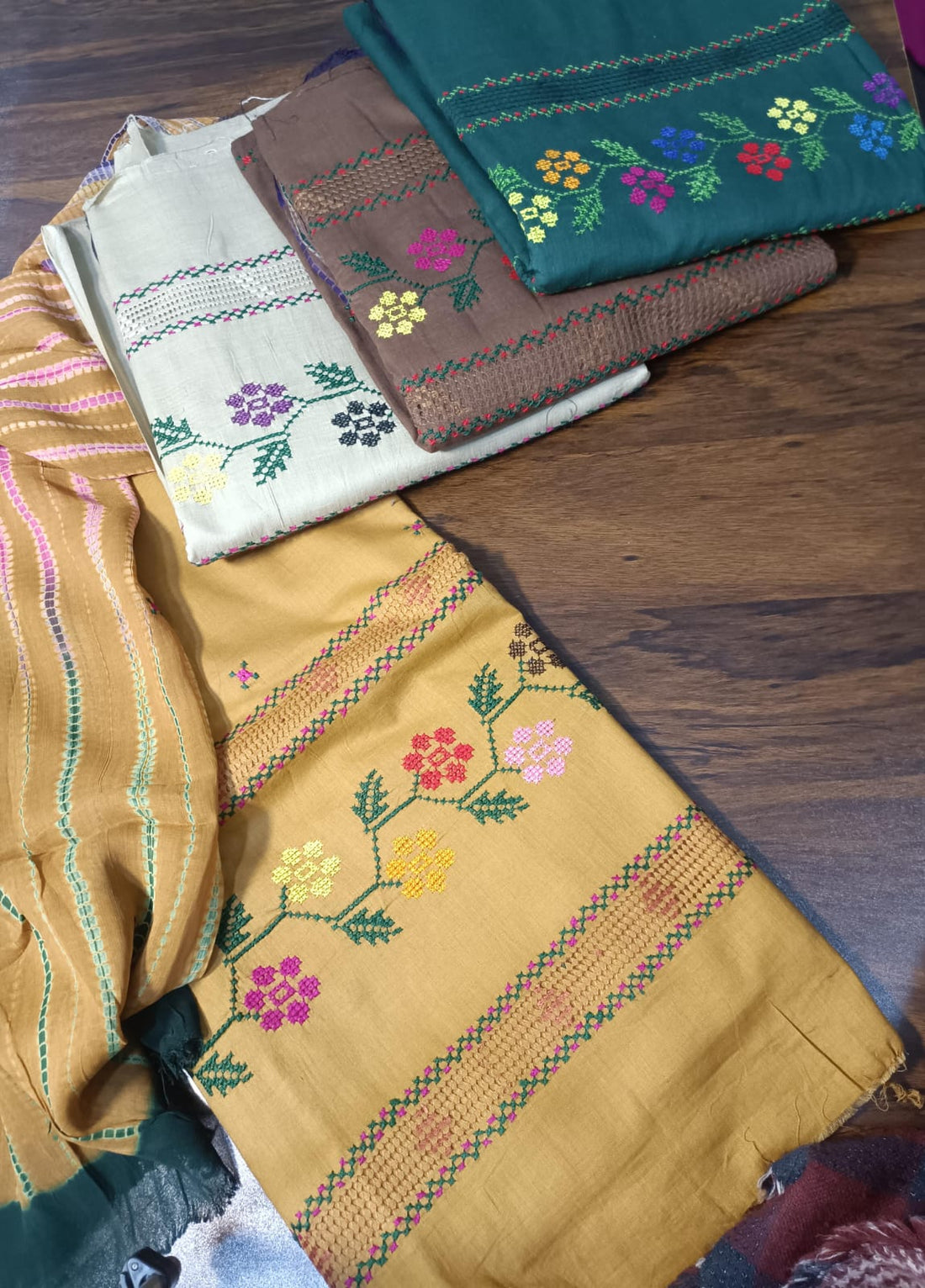 handmade 3pc tarkashi wd cross stich