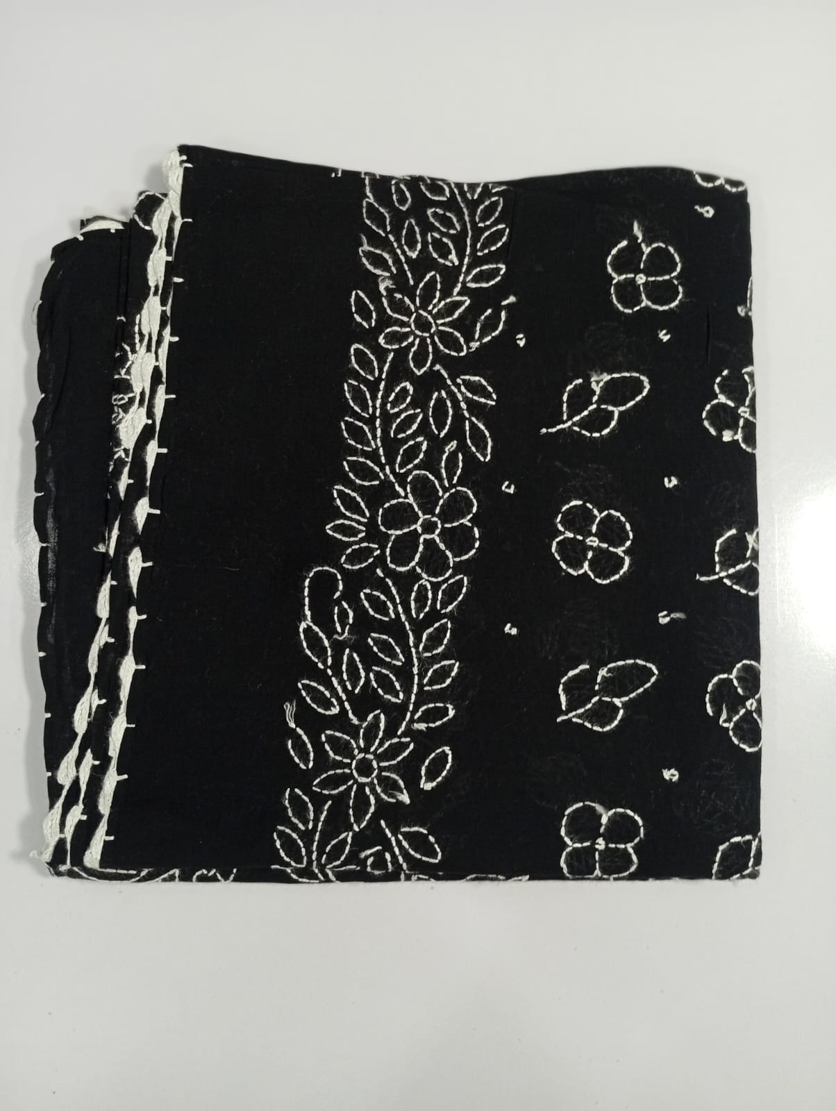Handmade Embroidered Shawl for Women – Premium Lawn Chadar